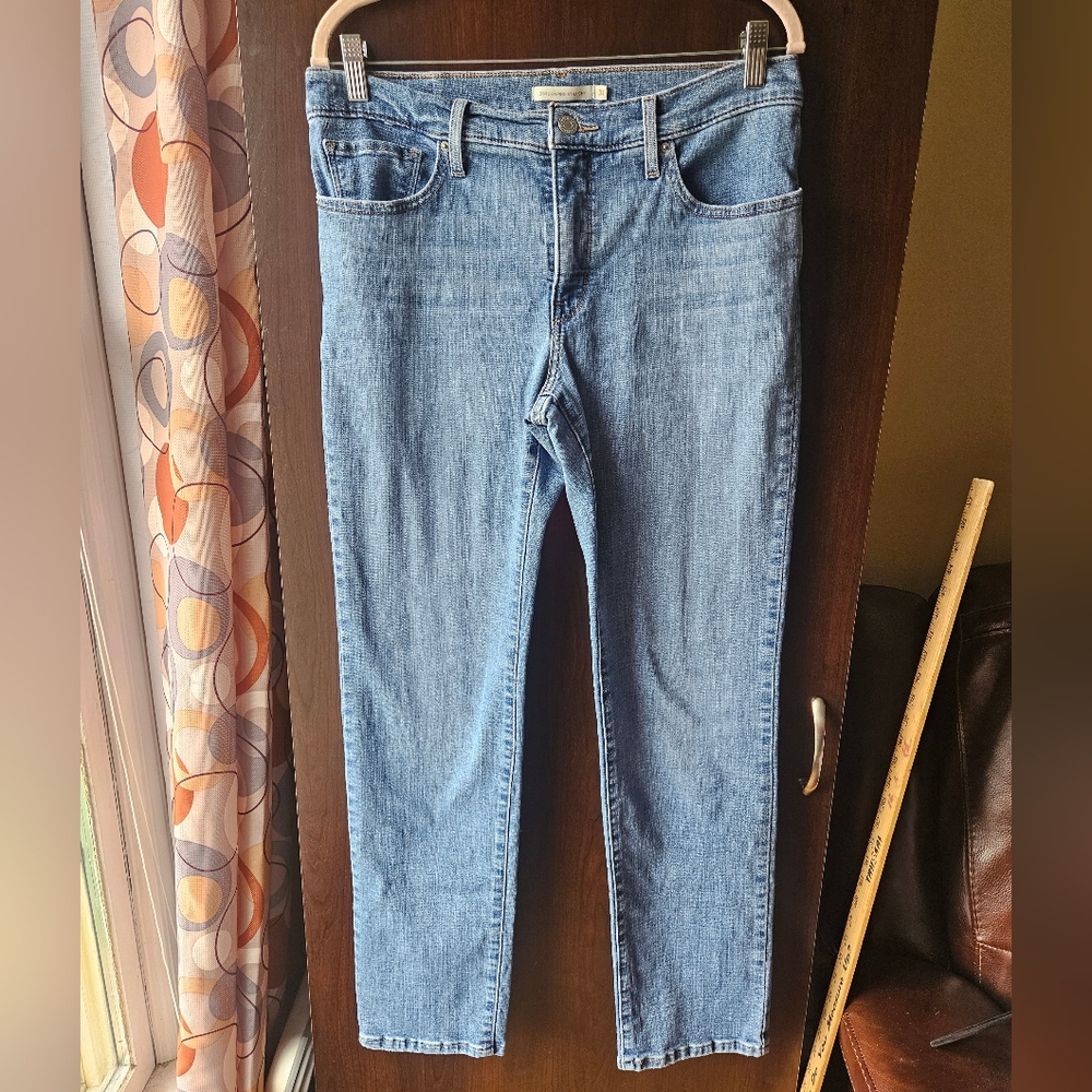 Levi Strauss 314 Shaping Straight Leg Jeans